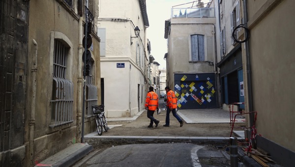 Avignon narrow street