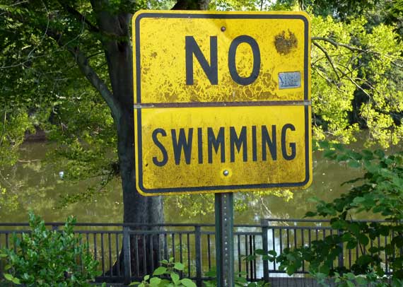 No_Swimming_sign_Pd_Pk.jpg