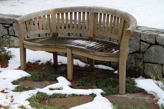 bench_snow_in_shade.jpg