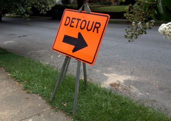 Detour sign on verge