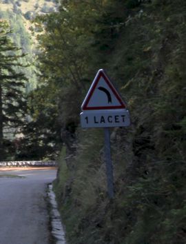 Lacet sign alpes roadside