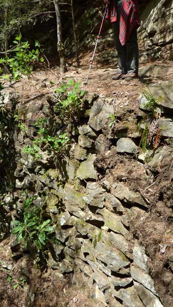 retaining_wall_for_road.jpg