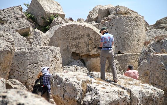 Selinunte ruin swallows photographer tourists